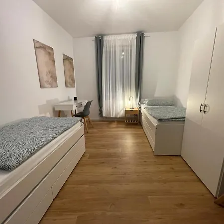130qm - 2 Side By Side - Free Parking - - Mallibase Apartment Hannover